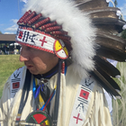 Clima, leader Sioux promette la danza della pioggia per l'Italia: «Stiamo distruggendo la nostra Madre Terra»
