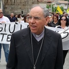 Covid, decisione del Vescovo: «I sacerdoti no vax non distribuiranno la comunione»
