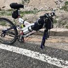 Cicloturista cade sui tornanti delle Tre Cime e muore: tradito dalla ruota anteriore