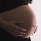 «Sono incinta, il mio ragazzo ha perso il lavoro e mi vuole lasciare: l'ho cacciato di casa e sto pensando di interrompere la gravidanza»