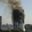 Strage Grenfell Tower, vigili del fuoco sotto accusa per i 72 morti: «Dissero di restare a casa»
