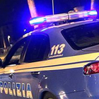 Roma choc, tassista spara in aria poi punta la pistola verso un padre e la figlia di 6 anni: l'arma si inceppa. Arrestato per tentato omicidio  