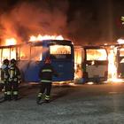 Incendio nel deposito dei bus a Brindisi: pullman avvolti dalle fiamme
