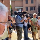 Bologna, ultimo saluto a Chiara Gualzetti: folla alle esequie