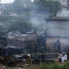 Aereo militare precipita sulle case: almeno 19 morti Video