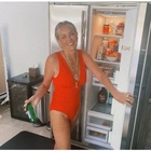 Sharon Stone, il costume di Baywatch scatena i fan