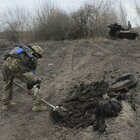 Truppe russe a corto di armi e con «morale basso», 60 paracadutisti rifiutano di combattere. E per disertare si rivolgono all'avvocato