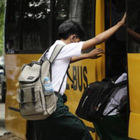 La pedana disabili del bus si guasta e un bambino resta bloccato: i compagni rinunciano alla gita per non lasciarlo solo
