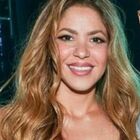 Shakira premiata Donna dell'anno, frecciatina a Piqué: «Non mi importa più se qualcuno mi ha tradito o meno»