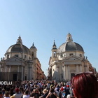 Frecce Tricolori, il passaggio in Piazza del Popolo a Roma e via del Corso per la festa della Repubblica