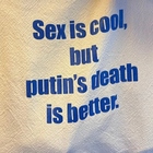 «Il sesso è bello, la morte di Putin è meglio»: maxi multa per la scritta sulla shopper di tela