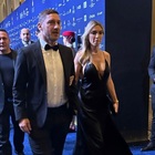 Totti e Noemi Bocchi a Dubai sottobraccio, l'esordio in "trasferta" per la partner del Capitano