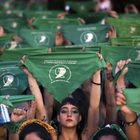 Argentina verso l'aborto legale, i fazzoletti verdi e la lunga battaglia delle donne