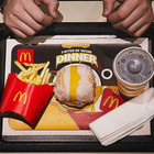 La cena al ristorante di lusso ha porzioni troppo misere? McDonald's offre un menù a chi «non è ancora sazio»
