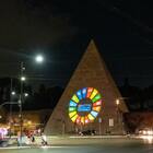 Roma, Acea illumina la Piramide Cestia con i simboli degli obiettivi di sviluppo sostenibile Onu dell’Agenda 2030