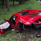 Ferrari F8 fiammante si schianta contro un camion: bolide distrutto Foto