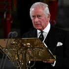 Re Carlo III cambia il menù di Natale: elimina una delle pietanze preferite a Buckingham Palace