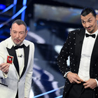 Sanremo 2024, Ibrahimovic a sorpresa: «Ama se sei stanco chiamo il cambio, qui fuori c'è la fila di presentatori»