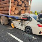 Incidente in autostrada, manager muore a 48 anni schiacciato sotto il Tir
