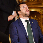 Salvini a Genova per visitare il poliziotto ferito. E nel reparto appiccano un incendio per protesta
