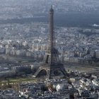 Tour Eiffel compie 130 anni: Francia divisa sui costi per la manutenzione straordinaria