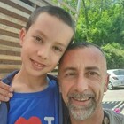 Uccide il figlio di 11 anni e si suicida, il bimbo colpito mentre dormiva