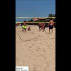 Totti gioca in spiaggia VIDEO