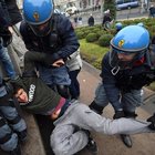 Cortei, a Milano prime tensioni con gli studenti