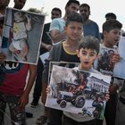 Turchia, raid in Siria. L'Onu: 60.000 in fuga. Colpi di mortaio curdi fanno 2 morti. Erdogan avvisa l'Ue sui profughi