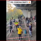Corona-party in sicurezza in Slovacchia: ecco come il dj fa rispettare le distanze anti contagio