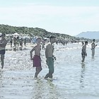 Spiagge prese d’assalto dai bagnanti, caos parcheggi a Sabaudia