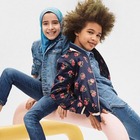 Bambina con il velo nel nuovo spot di Gap: è polemica Bambina con il velo nel nuovo spot di Gap: è polemica