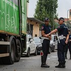 Incidente a Milano, donna travolta e uccisa da un camion dei rifiuti dell'Amsa