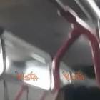 Bari, piove nel bus che porta i ragazzi a scuola, la denuncia di una mamma sui social Video