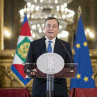 Governo Draghi, il pressing delle imprese sui partiti: «Sostenere questo premier». Un italiano su 2 tifa Mario