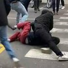 Firenze choc, spedizione punitiva al liceo: studenti picchiati a calci e pugni. Nardella: «Aggressione squadrista»