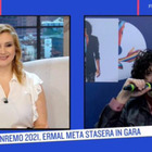 Sanremo 2021, Ermal Meta e la gaffe di Serena Bortone: «Sei arrivato in Italia su un barcone». La risposta è epica