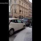 Violenta grandinata a Roma, le strade imbiancate come fossero ricoperte di neve