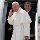 Il Papa: «Con Trump porta socchiusa. Le Ong? Ora serve la verità»