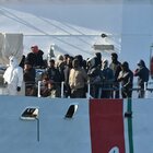 Piantedosi: «Impossibile gestire 6mila migranti in un weekend. Stato d'emergenza necessario»