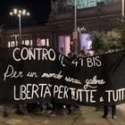 Milano, corteo anarchici per Cospito: fumogeni contro i fotografi