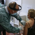 Vaccino Lazio, via a prenotazione per 3 categorie: "estremamente vulnerabili", "78-79 anni", "64-65 anni"