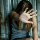 Violentata a 14 anni da due uomini a una festa di paese: «Prima avevano molestato un'altra ragazza»