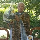 Prete celebra la messa con la casula leopardata, Don Girasoli fa infuriare i fedeli. Poi, la spiegazione: «Omaggio ai poveri africani»