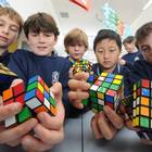 Ha appena 15 anni ed è riuscito a risolvere il Cubo di Rubik in meno di 5 secondi