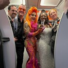 Eurovision, la festa ad alta quota: Angelina Mango e le drag queen sul volo speciale EasyJet