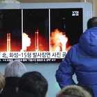 Pyongyang mostra le immagini del missile: «Il più grande mai visto»