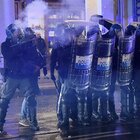 Torino, la lunga notte di guerriglia contro il Dpcm: 12 fermi, ferito un fotografo
