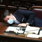 Crisi, oggi il duello all'ultimo voto in Senato: Conte supera il primo ostacolo alla Camera ma è caccia ai "volenterosi"