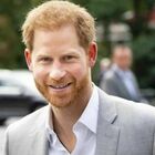 Incoronazione re Carlo, Harry tornerà a Londra ma non alloggerà a Buckingham Palace. Il retroscena sul viaggio del principe